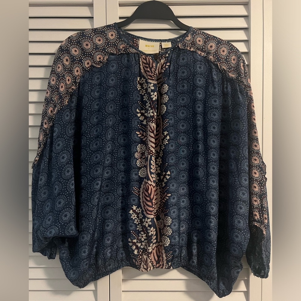 Maeve by Anthropology Dolman sleeve top. Size Small Blue and cream flower print